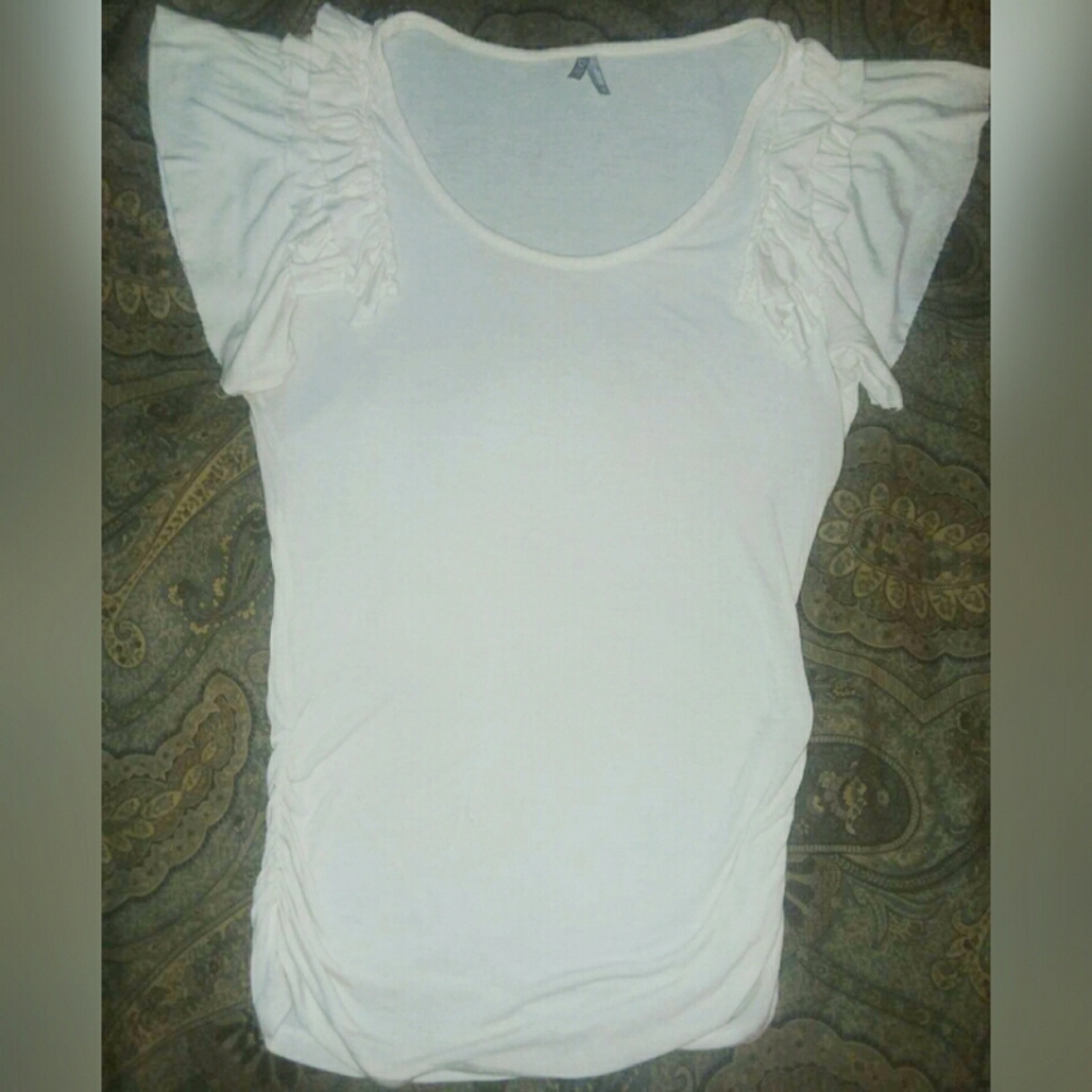 💥💥SOLD💥💥 NWOT- Max Azria Cream Ruffled Sleeve Shirt - Sz L